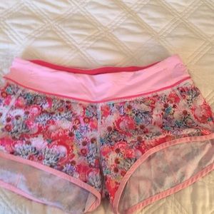 Lululemon floral shorts Size 6
